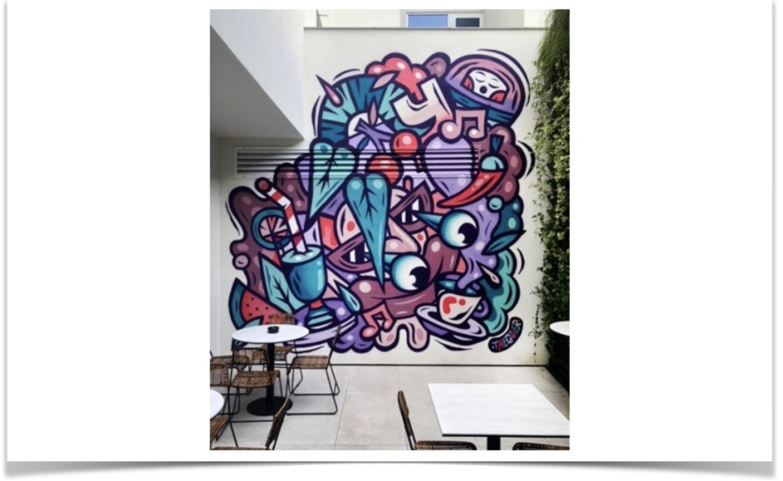 THECAVER pinta mural no Yotel Porto