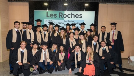 Les Roches Marbella forma 275 alunos e premeia o chef Joan Roca com o “Hospitality Golden Key Award”