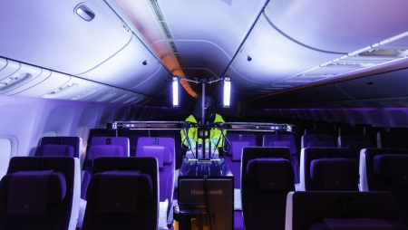 Qatar Airways apresenta a mais recente versão a bordo da tecnologia de desinfeção de cabine ultravioleta da Honeywell