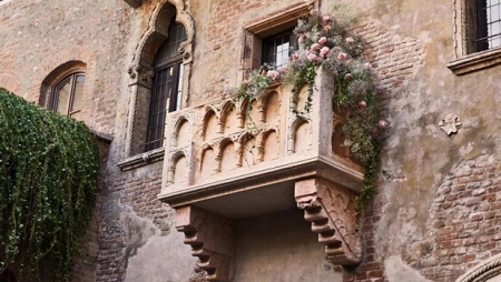 No Dia dos Namorados viva como o casal mais famoso de Shakespeare na casa de Julieta, só na Airbnb