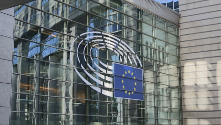 Parlamento Europeu aprova novas regras do mundo digital