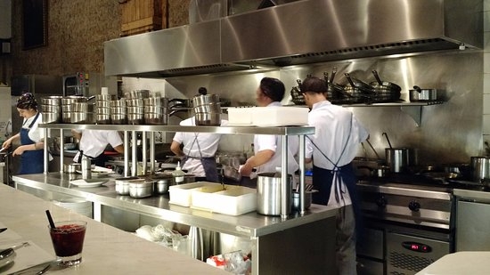 Muitas razões para optar por cozinhas abertas num restaurante