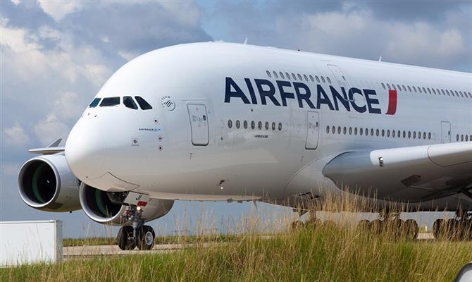 Os clientes da Air France podem reservar hotéis com a Booking.com