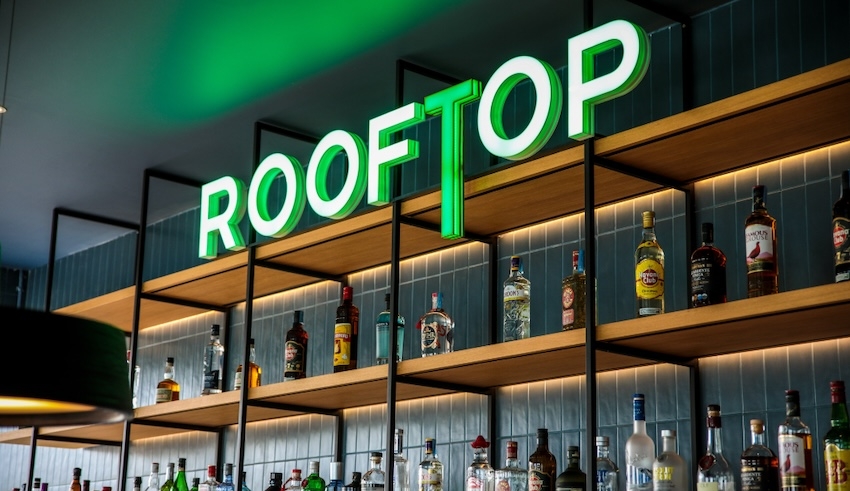 Música ao vivo, cocktails e petiscos: o rooftop do Hilton Garden Inn Évora reabre com novidades para aproveitar o bom tempo