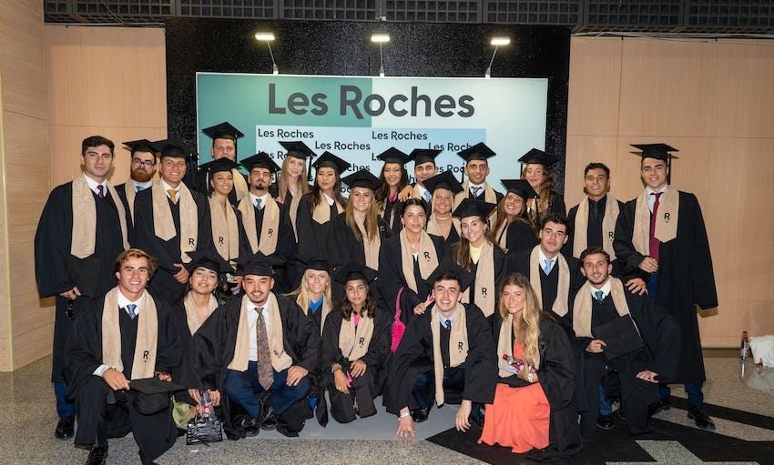 Les Roches Marbella forma 275 alunos e premeia o chef Joan Roca com o “Hospitality Golden Key Award”